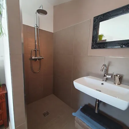 Lou Pantai, Bed And Breakfast, Delux Bedroom Bed & Breakfast